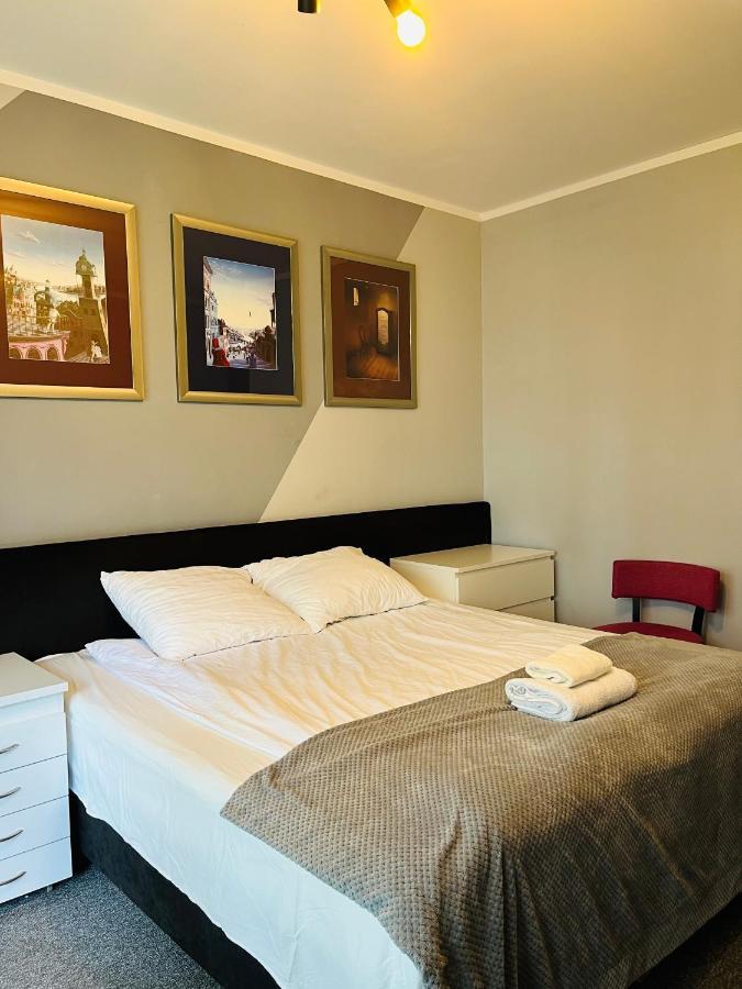Airport Comfy Guest Home Varsóvia Exterior foto